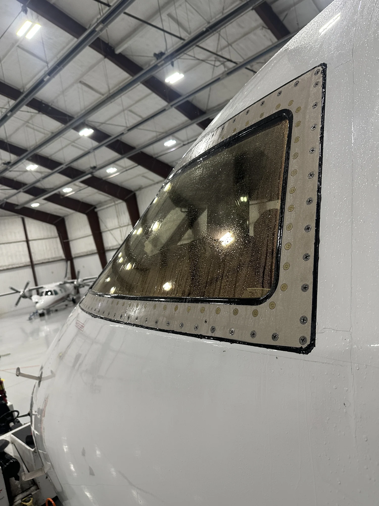 Global 5000 windshield — glass and frame detail